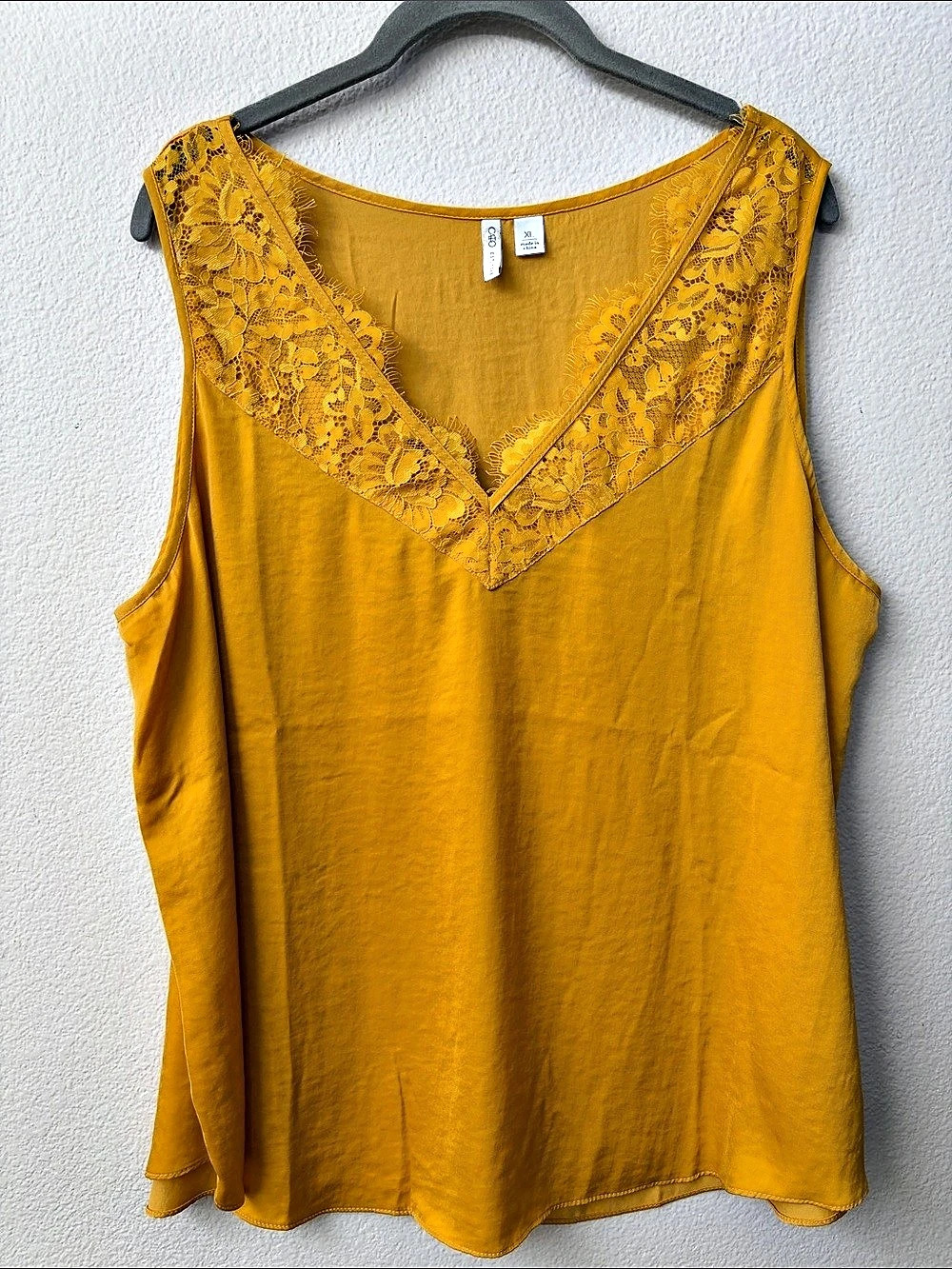 Cato Lace Neckline Tank Top in Yellow XL Like New